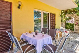 Charmantes Apartment nur 200 Meter zum Strand mit Meerblick, Liegen, Grillbereich - Selce - 3