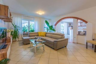 Traumhaftes Apartment mit eigenem Weinkeller, Hydromassagedusche, Meerblick - nur 480 Meter zum Strand - Crikvenica - 8