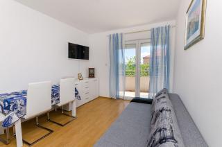 Helles Apartment nur 400 Meter zum Sandstrand mit Meerblick, WiFi, Privatparkplatz - Crikvenica - 2