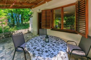 Einzigartiges Apartment nur 20 Meter zum Strand mit privater Terrasse, Grill - hundefreundlich - Crikvenica - 8