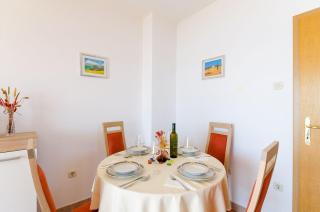 Helles Apartment mit traumhaften Meerblick, Grill und nur 500 Meter zum Strand - Dramalj - 2