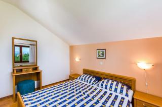 Helles Apartment mit traumhaften Meerblick, Grill und nur 500 Meter zum Strand - Dramalj - 1