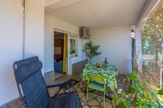 Idyllisches Apartment nur 150 Meter zum Strand mit privater Terrasse, Garten, WiFi - Dramalj - 9