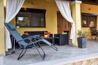 Hundefreundliches Ferienhaus nur 500 Meter zum Strand mit Meerblick und tollem Privatgarten - Rovinj - 4