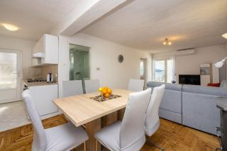 Lichtdurchflutetes Apartment mit tollem Meerblick, Waschmaschine - hundefreundlich - Klenovica - 2