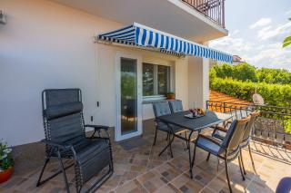 Traumhaftes Apartment nur 150 Meter zum Strand mit Meerblick, Liege, Grill, hundefreundlich - Dramalj - 5
