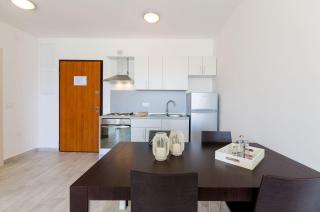 Modernes Apartment nur 90 Meter zum Strand mit Meerblick, Tiefgarage, Klima - 2