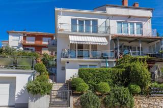 Lauschiges Studio nur 450 Meter zum Sandstrand mit privater Terrasse - Crikvenica - 0