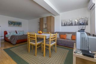 Lauschiges Studio nur 450 Meter zum Sandstrand mit privater Terrasse - Crikvenica - 3