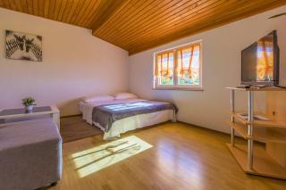 Mediterranes Apartment nur 470 Meter zum Strand mit Meerblick, Babybett, Grill - Povile - 1