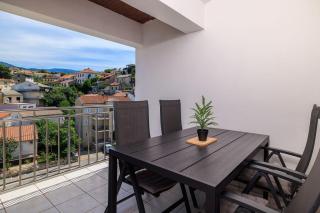 Modernes Apartment nur 150 Meter zum Strand mit Privatparkplatz, Balkon, Wäschetrockner - Novi Vinodolski - 8
