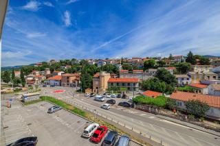 Modernes Apartment nur 150 Meter zum Strand mit Privatparkplatz, Balkon, Wäschetrockner - Novi Vinodolski - 7