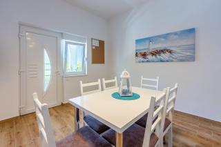 Modernes Apartment nur 600 Meter zum Strand mit privater Terrasse, Grill, Waschmaschine - Novi Vinodolski - 6