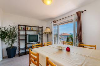Komfortables Apartment nur 200 Meter zum Strand mit 2 Balkone, Meerblick, Grill - Crikvenica - 2