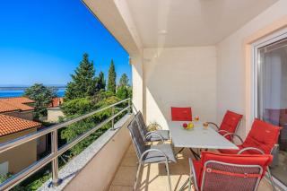 Komfortables Apartment nur 500 Meter zum Strand mit Meerblick, Waschmaschine, Parkplatz - Dramalj - 0