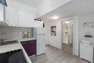 Modernes Apartment nur 300 Meter zum Strand mit Terrasse, Privatparkplatz, WiFi - Poreč - 7