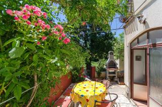 Nostalgisches Apartment nur 500 Meter zum Strand mit privater Terrasse, Meerblick, Grill - Dramalj - 9