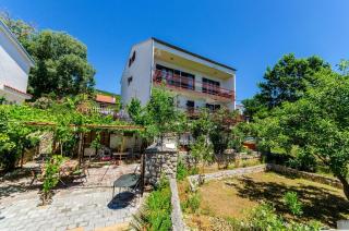 Rustikales Apartment nur 500 Meter zum Strand mit Meerblick, Grillbereich, WiFi - Dramalj - 0