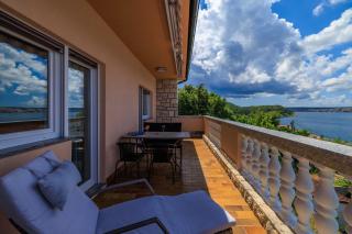 Modernes Apartment nur 100 Meter zum Strand mit herrlichem Meerblick, Aussendusche, Grill - 0