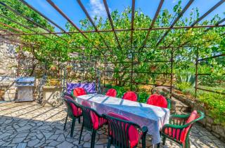 Charmantes Apartment nur 250 Meter zum Sandstrand mit privater Terrasse, Liegen, Grill - Crikvenica - 0
