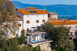Beeindruckendes Apartment mit Panoramablick, Pool, Privatparkplatz, Grill - Pazin - 0