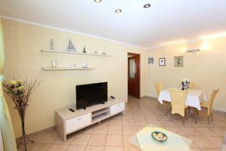 Cozy Apartment nur 600 Meter zum Strand mit Grill, privater Terrasse, Waschmaschine - Rovinj - 4