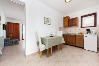 Idyllisches Apartment nur 800 Meter zum Strand mit 2 Balkone, Garten, Grill - 9
