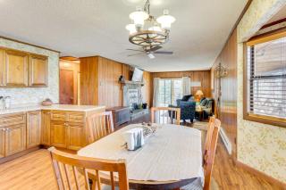 Birdwatching, Board Games and BBQs Cabin in Murphy! - Salem - 4