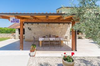 Charmantes Apartment nur 800 Meter zum Strand mit Pool, Grillbereich, Waschmaschine - Poreč - 4