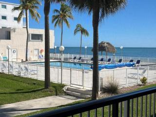 Relaxing beachfront getaway with heated pool #4 - Marathon - 9