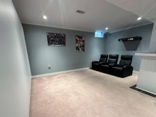 Newmarket Home Away from Home - 6