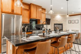 Obsidian 210 - Mammoth Lakes - 2