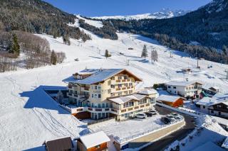 Hotel Alpen-Royal - Jerzens - 0