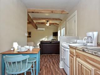 Cabins at Flite Acres - Coyote Cabin - 1