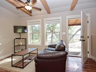 Cabins at Flite Acres - Mockingbird Cabin - Wimberley - 7