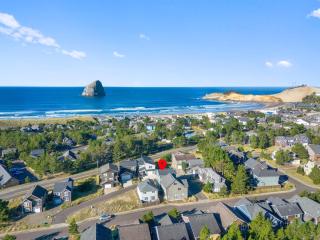 Beach Retreat with EV supply equipment station and Paddle Boards - Pacific City - 9