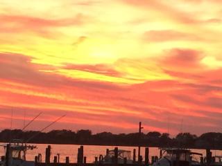 Chill Fire Island Beachfront Cottage with Amazing Bay and Sunset Views, Perfect Location in Fair Harbor - 6