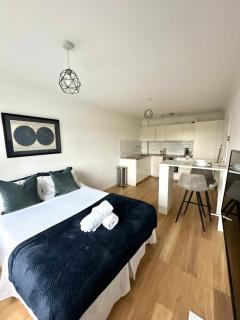 Northern Line Studio Stay with Free Parking - Mitcham - 6
