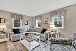 Family-Friendly Cape Cod Home Near Beach - 2