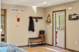 Lakeview Sunset Heaven Waterfront Escape Private Dock Firepit Game Room New Construction - Blakeslee - 6