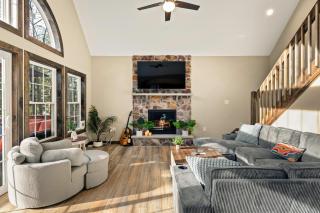 Lakeview Sunset Heaven Waterfront Escape Private Dock Firepit Game Room New Construction - Blakeslee - 5