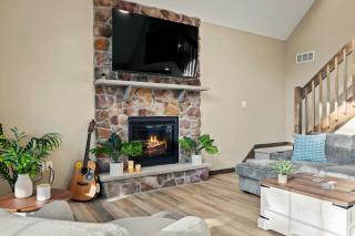 Lakeview Sunset Heaven Waterfront Escape Private Dock Firepit Game Room New Construction - Blakeslee - 3