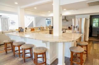 Dockside Manor - 16 F - 1