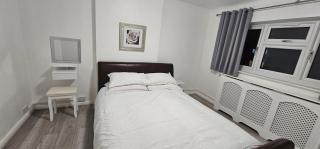 Two Bedrooms Self Catering Entire House in Greater London of Dagenham - Dagenham - 2