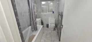 Two Bedrooms Self Catering Entire House in Greater London of Dagenham - Dagenham - 1