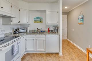 Beachfront North Myrtle Beach Condo with Pool Access - Myrtle Beach - 3