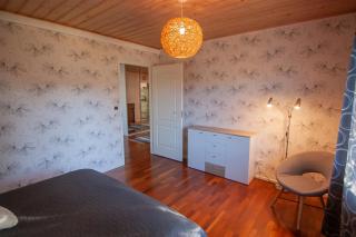 Kent's Lodge - - 7