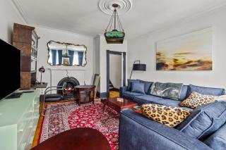 Elegant Victoria 2BR 15BA & Private Yard - 3