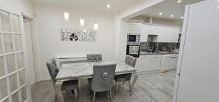Two Bedrooms Self Catering Entire House in Greater London of Dagenham - Dagenham - 6