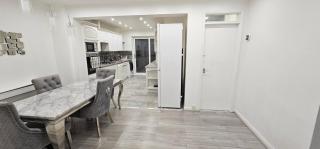 Two Bedrooms Self Catering Entire House in Greater London of Dagenham - Dagenham - 7